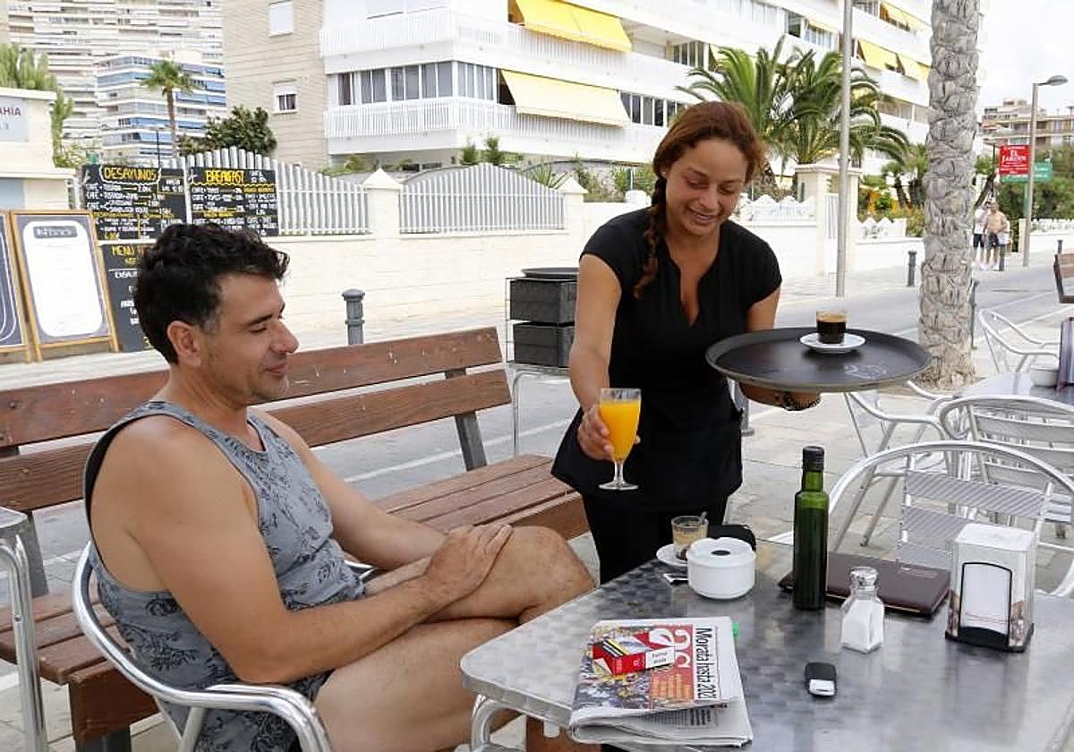 El sector servicios ha registrado en julio la mayor caída del paro en la provincia