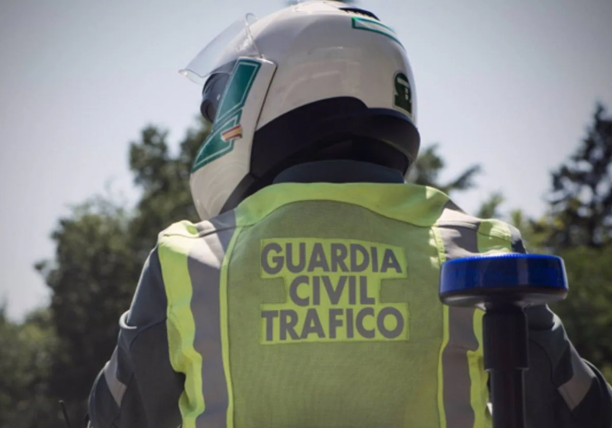 Un agente de la Guardia Civil de Tráfico