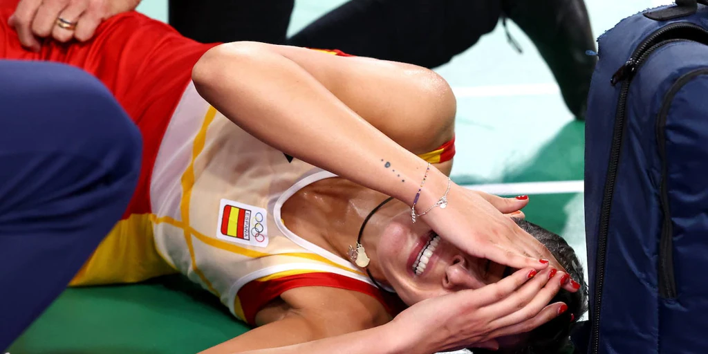 Spain mourns Carolina Marín's injury as she neared Olympic final