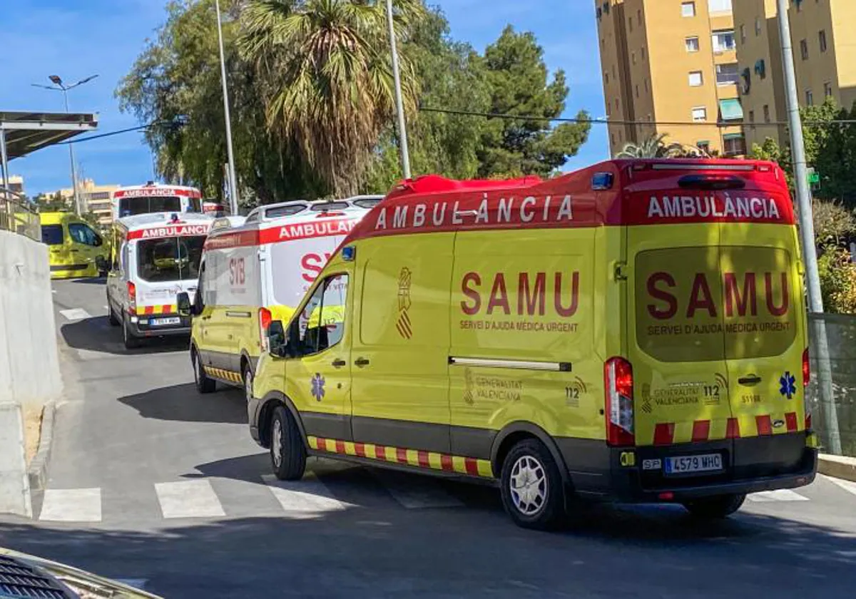 Varias ambulancias del SAMU en un Urgencias de un hospital de la Comunidad Valenciana