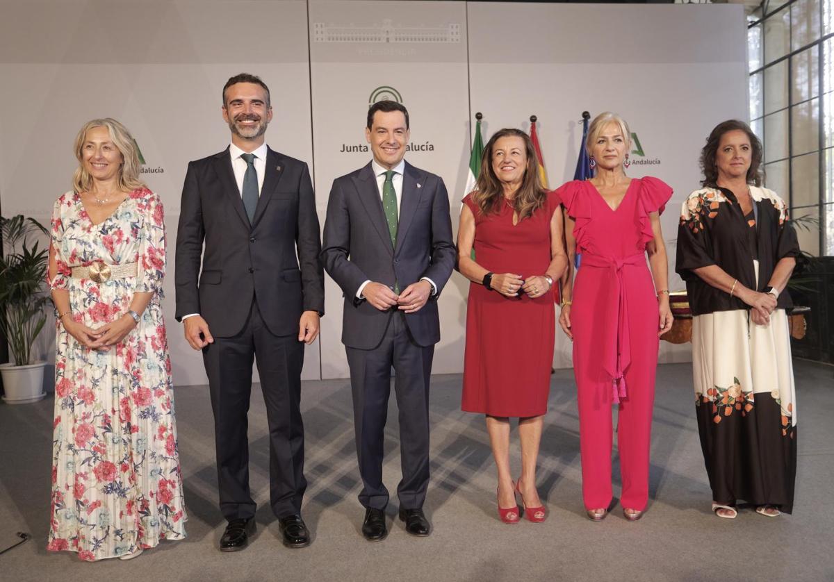 Moreno, junto a los consejeros que cambian de cartera y las nuevas incorporaciones
