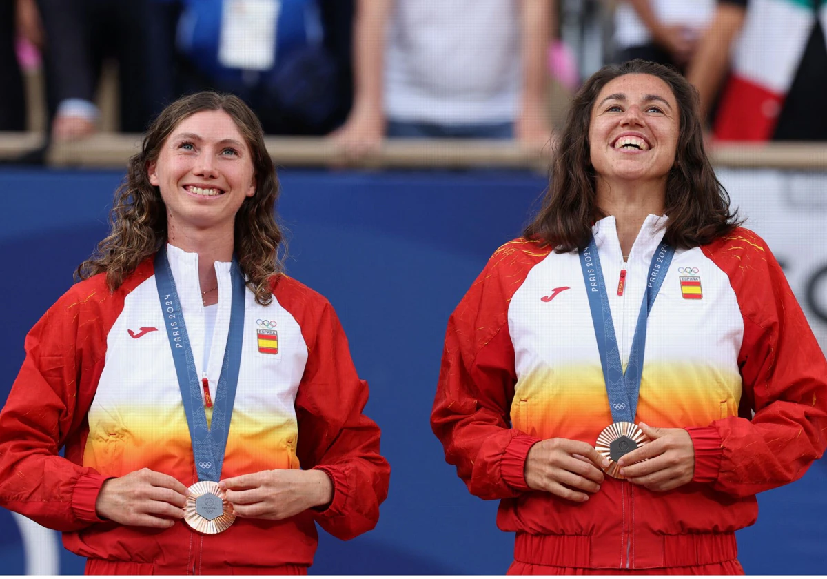 Imagen de Cristina Bucsa y la tenista castellonense Sara Sorribes