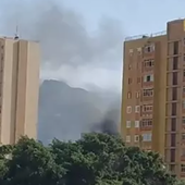 Seis afectados en un aparatoso incendio en un edificio de viviendas en Santa Cruz de Tenerife