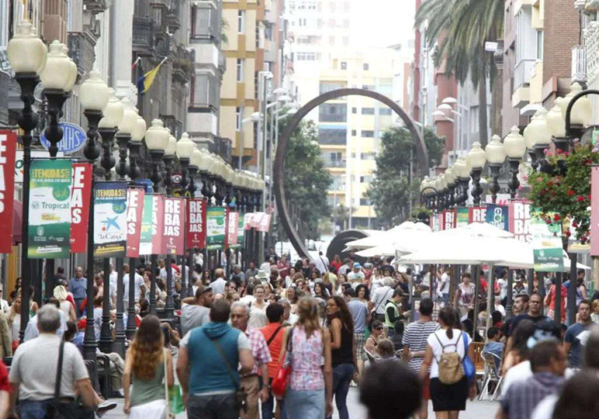 Calle mayor de Triana en rebajas (Gran Canaria)