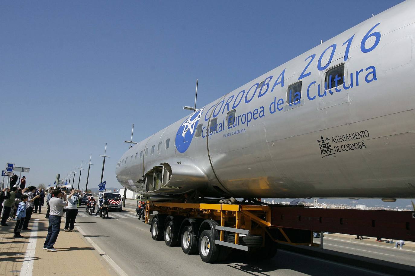 Fotos: el vuelo del avión cultural, de icono a objeto de vandalismo