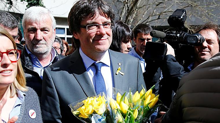 Puigdemont, con flores amarillas en Alemania
