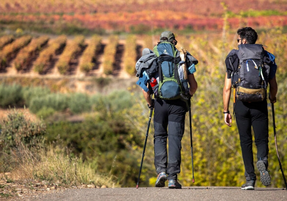 Dos peregrinos en el camino de Santiago