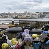 La Coruña vuelve a respirar tras 46 días con residuos en sus calles