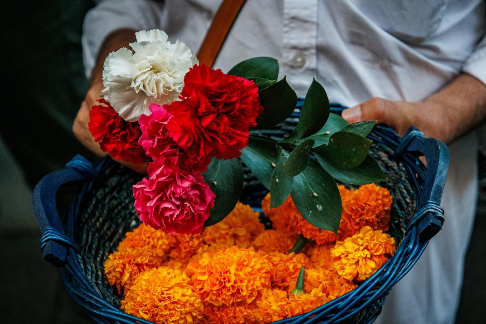 Ofrenda floral en la procesión de san Cayetano