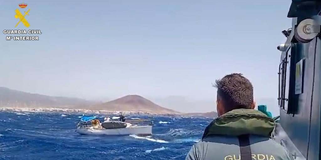 La Guardia Civil rescata a tres ocupantes de un velero con el mástil roto y a la deriva en Gran Canaria La Guardia Civil rescata a tres ocupantes de un velero con el mástil roto y a la deriva en Gran Canaria