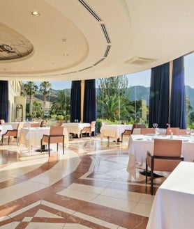 Imagen secundaria 2 - Piscina, habitación y restaurante con vistas del Hotel Envía Golf de Almería