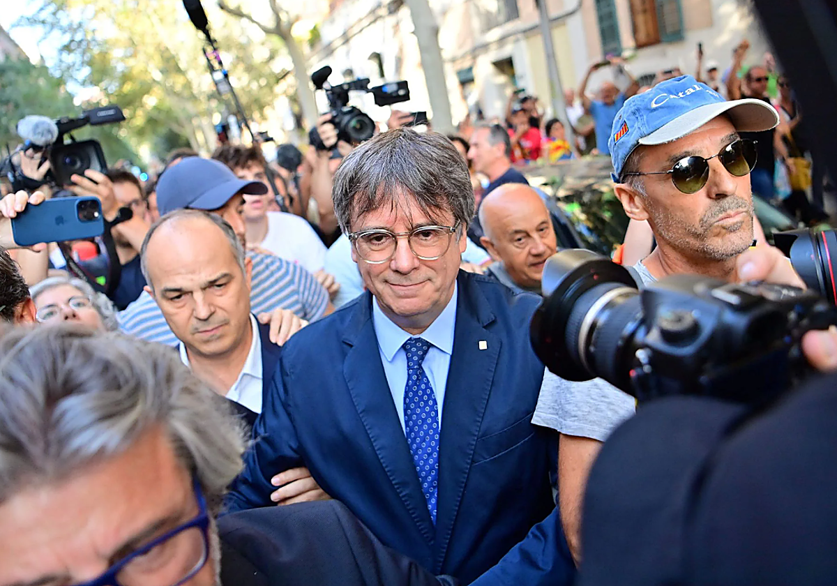 Carles Puigdemont a su llegada al Arco del Triunfo de Barcelona, el miércoles