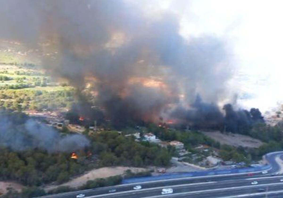 Imagen del incendio tomada desde una unidad helitransportada