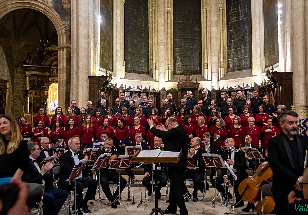 El Orfeón de la Mancha, junto a músicos de la Banda Sinfónica Municipal de Albacete, en uno de los conciertos