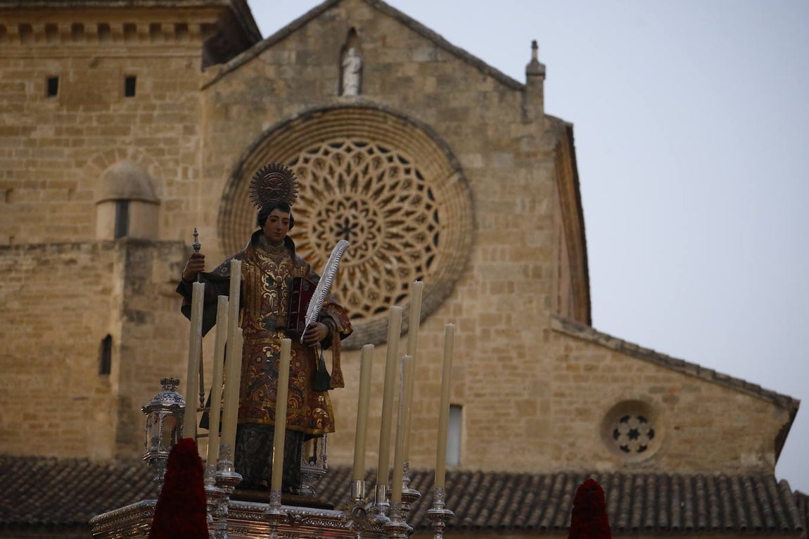 Fotos: La elegante procesión de San Lorenzo por las calles de su barrio en Córdoba