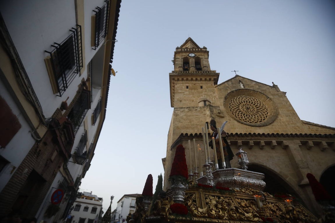 Fotos: La elegante procesión de San Lorenzo por las calles de su barrio en Córdoba