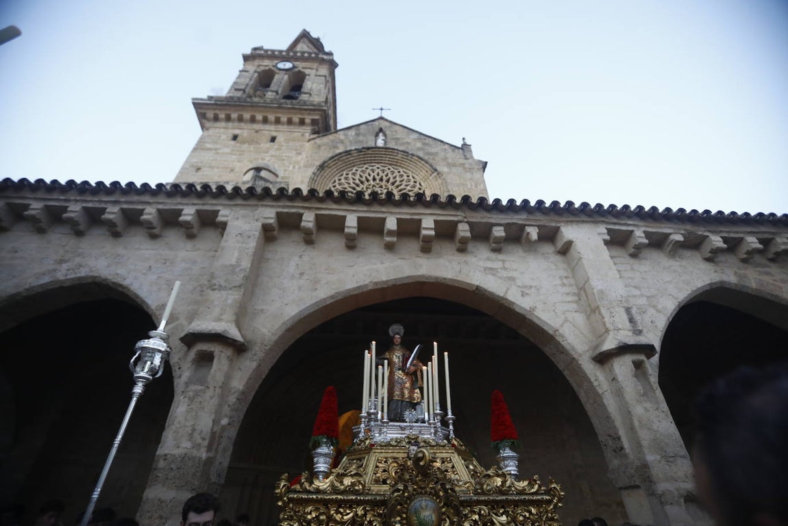 Fotos: La elegante procesión de San Lorenzo por las calles de su barrio en Córdoba