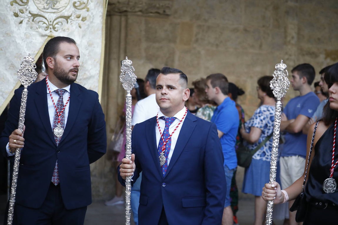 Fotos: La elegante procesión de San Lorenzo por las calles de su barrio en Córdoba