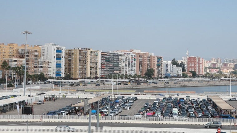 Vehículos en la zona de espera en el puerto de Algeciras