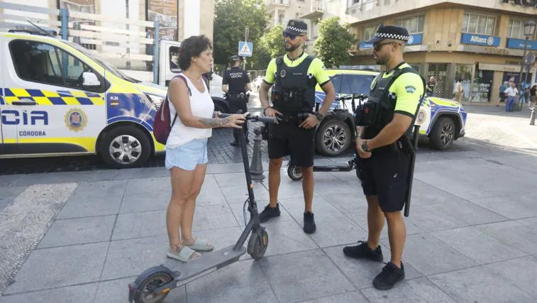 La Policía Local se sube al patinete: esta es la experiencia piloto de los agentes en Córdoba