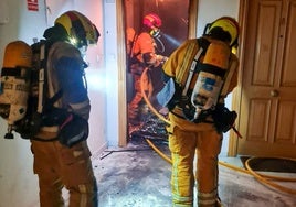 Un hombre y una niña de 10 años resultan heridos por quemaduras en el incendio de un chalet en Jávea