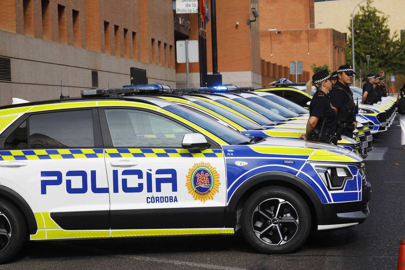 Fotos: la presentación de los flamantes coches de la Policía Local de Córdoba