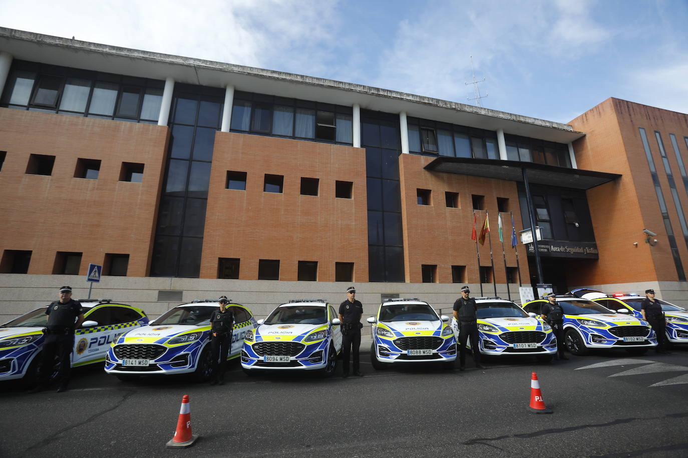 Fotos: la presentación de los flamantes coches de la Policía Local de Córdoba