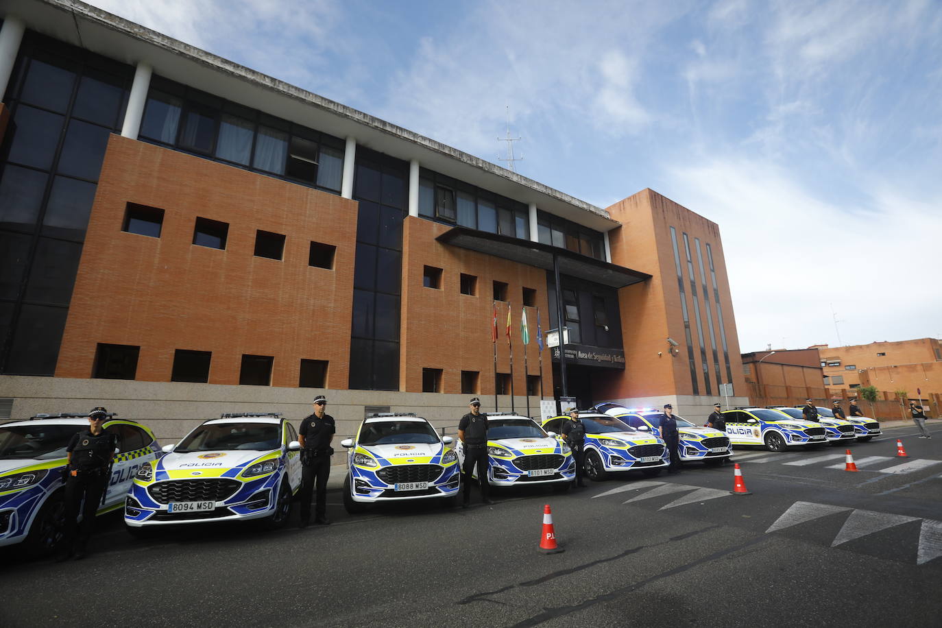 Fotos: la presentación de los flamantes coches de la Policía Local de Córdoba