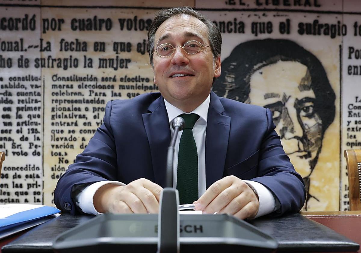 Albares vuelve a dejar solo al Rey: no irá a la toma de posesión del dominicano Abinader