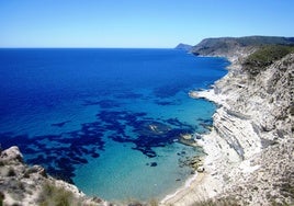 Destapan la verdad de ir a una de las calas más famosas de Almería: «es una auténtica tortura»