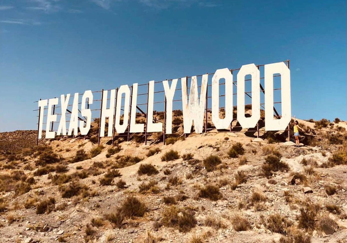 Las letras 'Texas Hollywood' son otro de los reclamos del Desierto de Tabernas en Almería