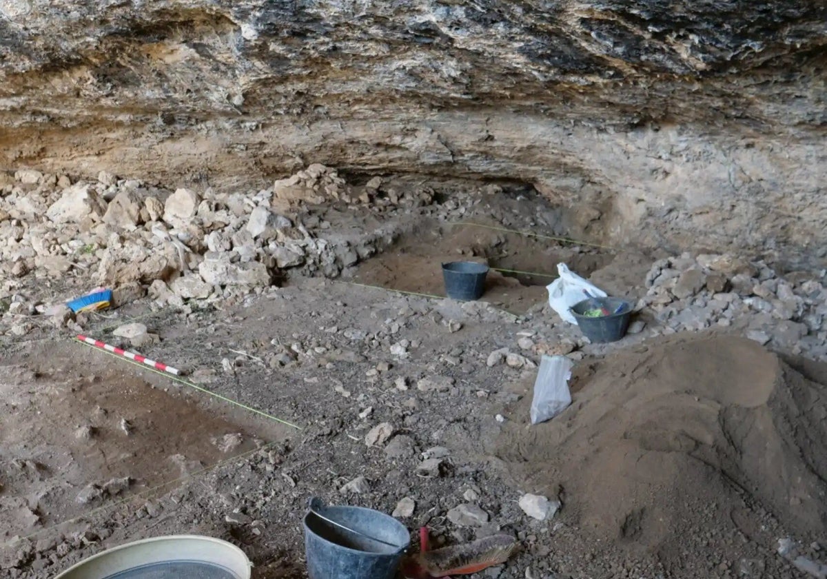 Una de las cuevas en las que se han descubierto las piezas de cerámica y los restos humanos