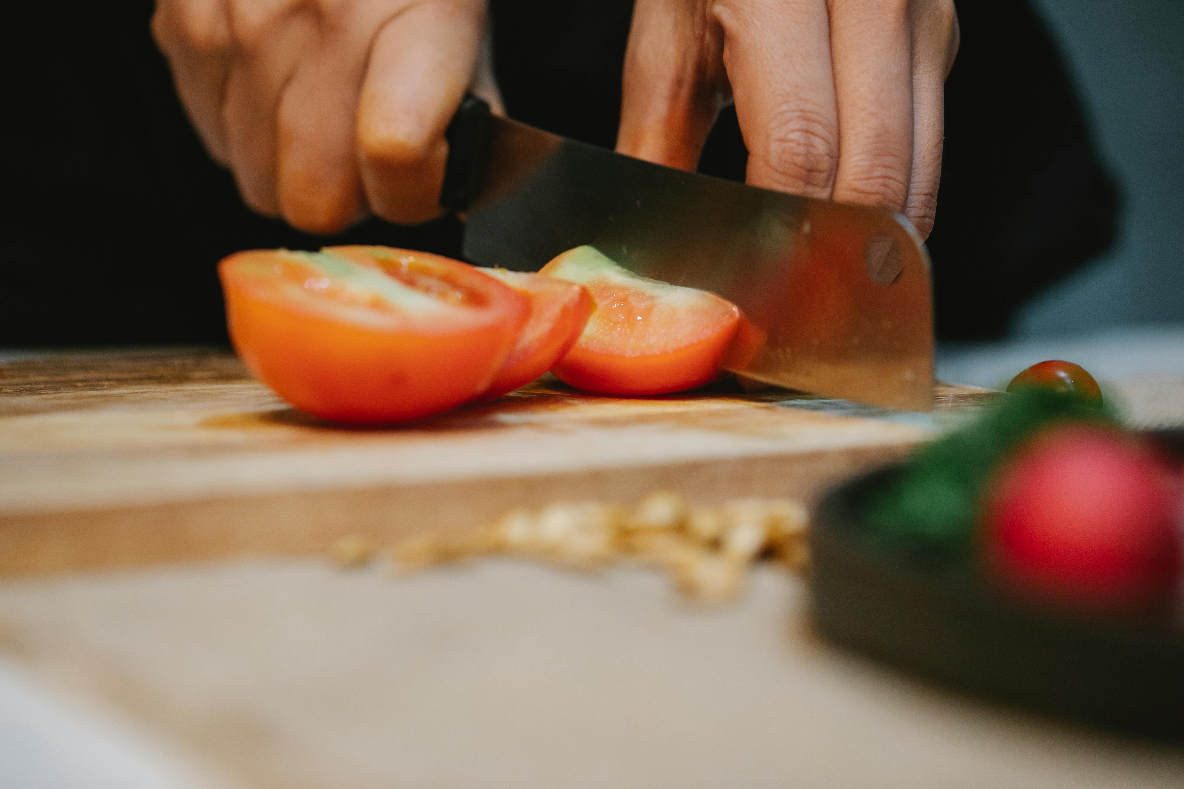 Una ayudante de cocina con depresión y dos dedos amputados puede trabajar, según el TSJ de La Rioja