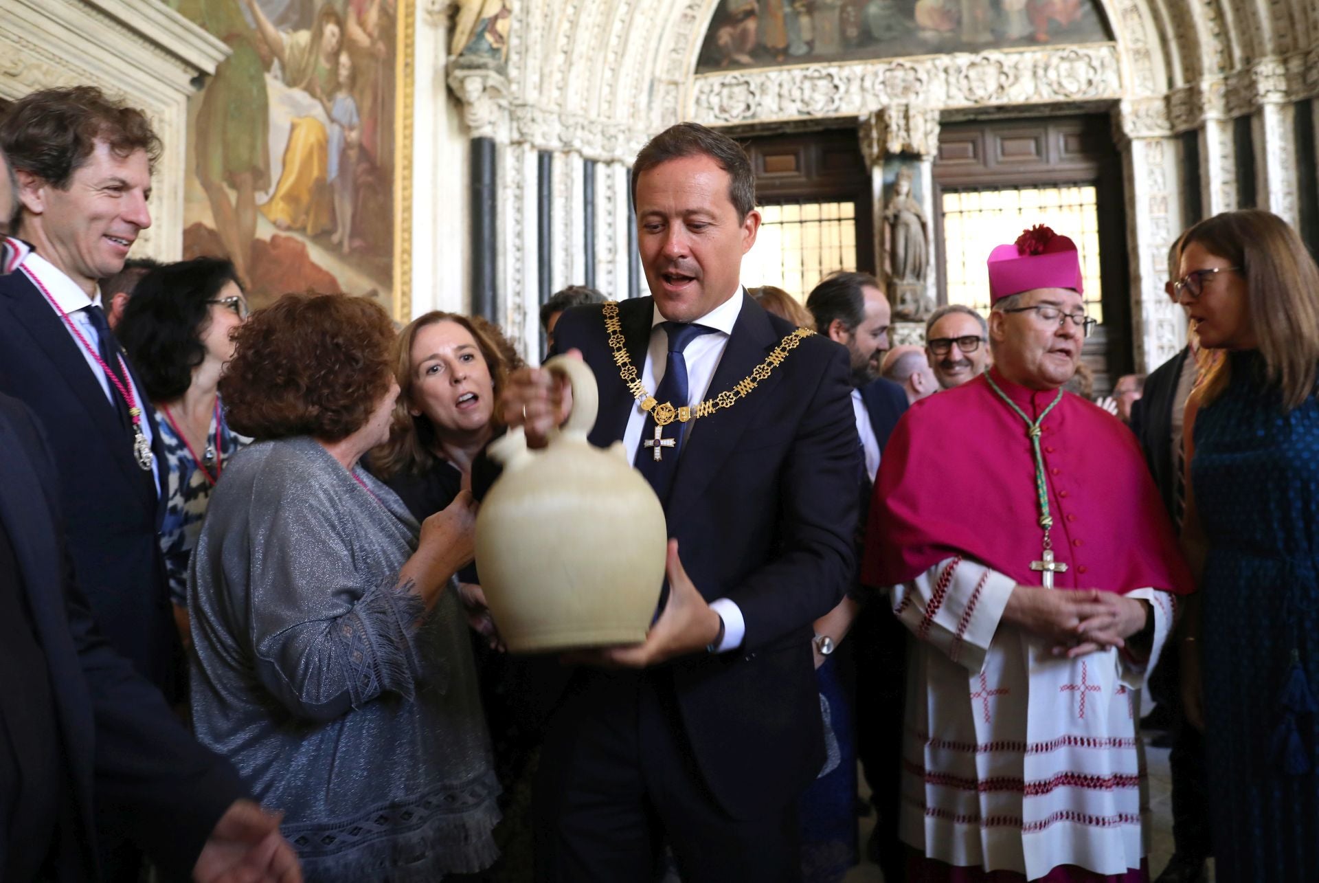 Las imágenes de los toledanos renovando la tradición de los botijos