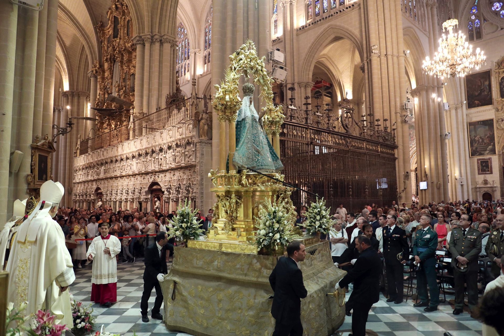 Las imágenes de los toledanos renovando la tradición de los botijos