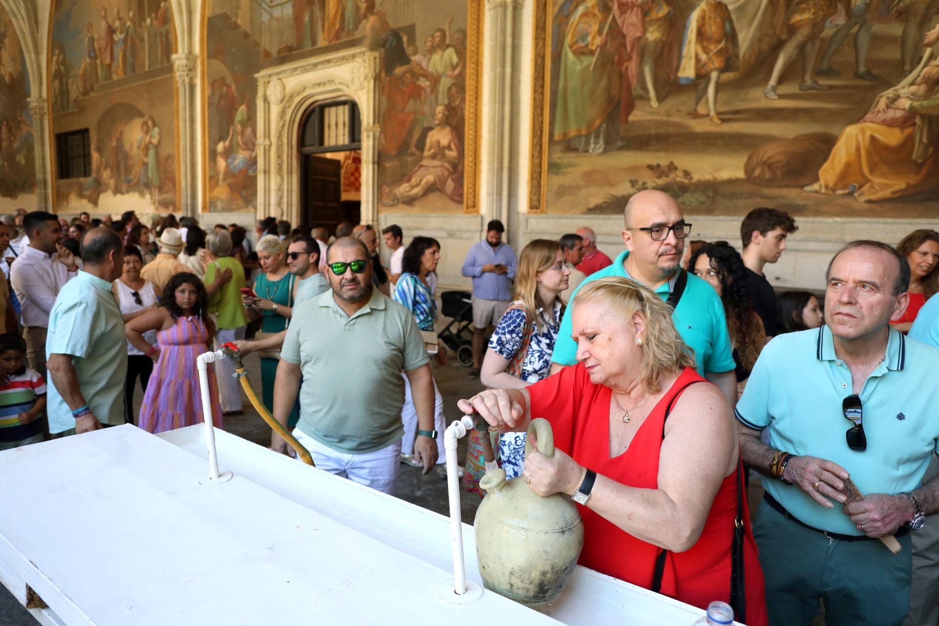Las imágenes de los toledanos renovando la tradición de los botijos