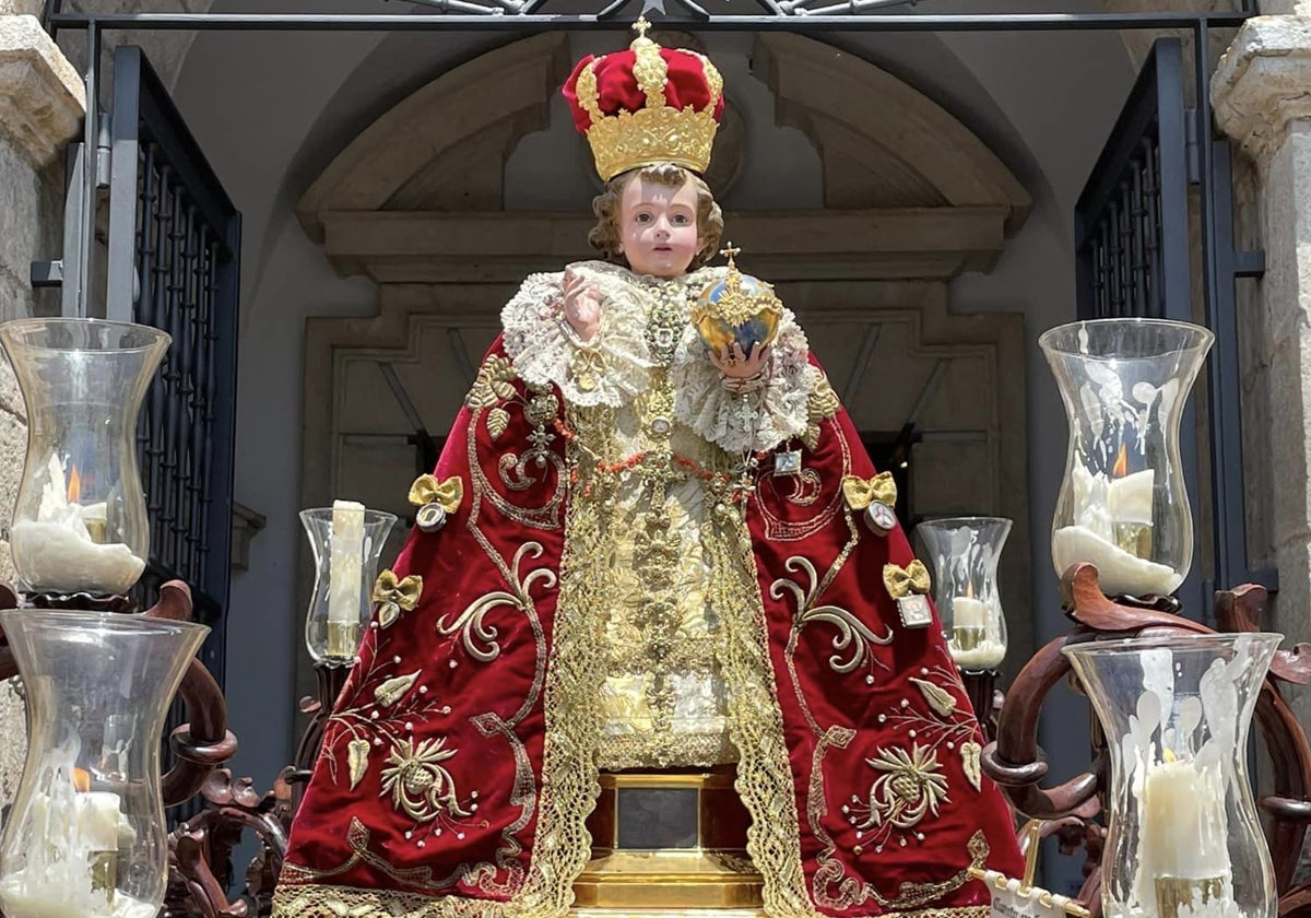 El Milagroso Niño Jesús de Praga, en la puerta del convento de San Cayetano de Córdoba