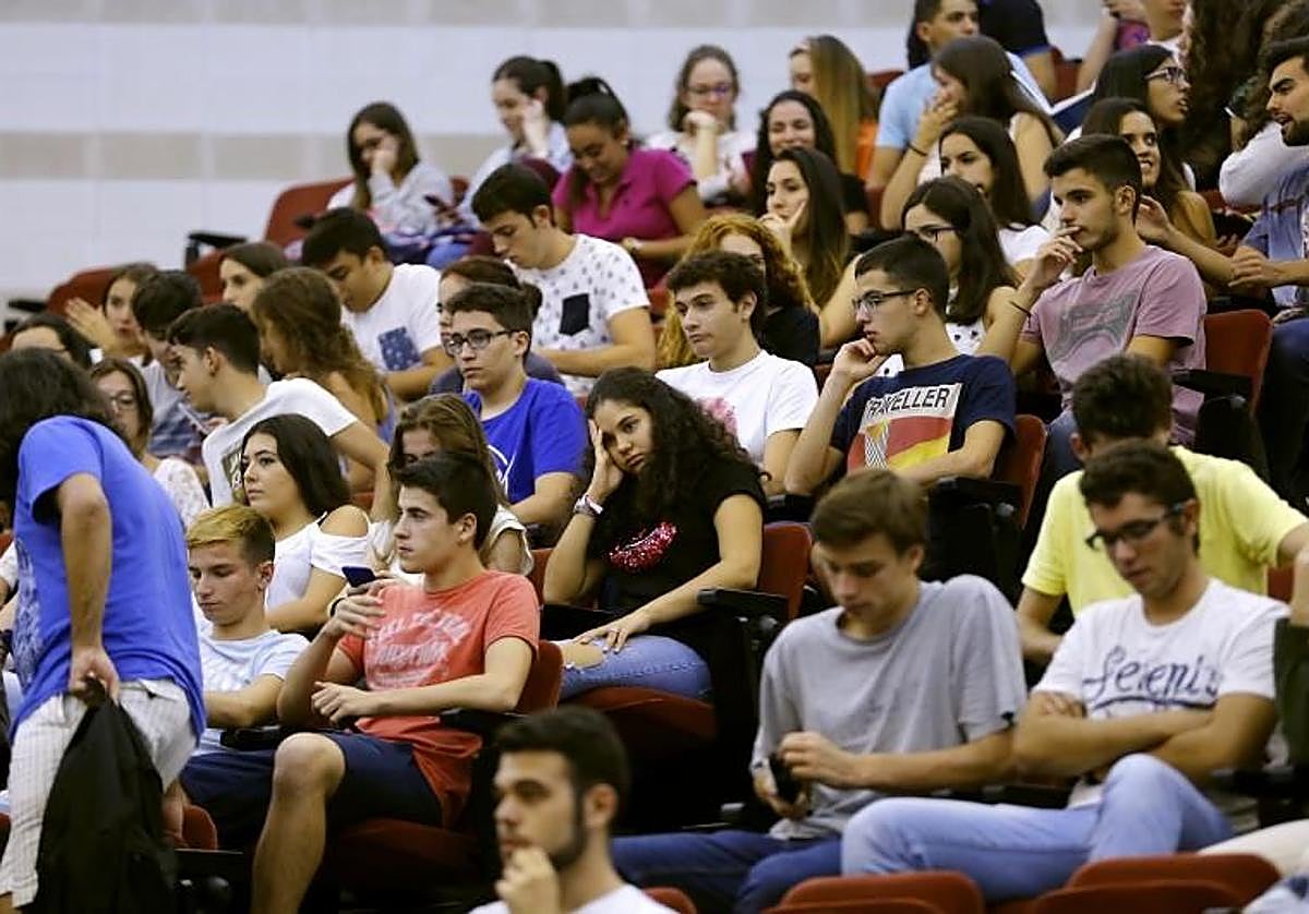 Estudiantes en el campus de Rabanales de la UCO