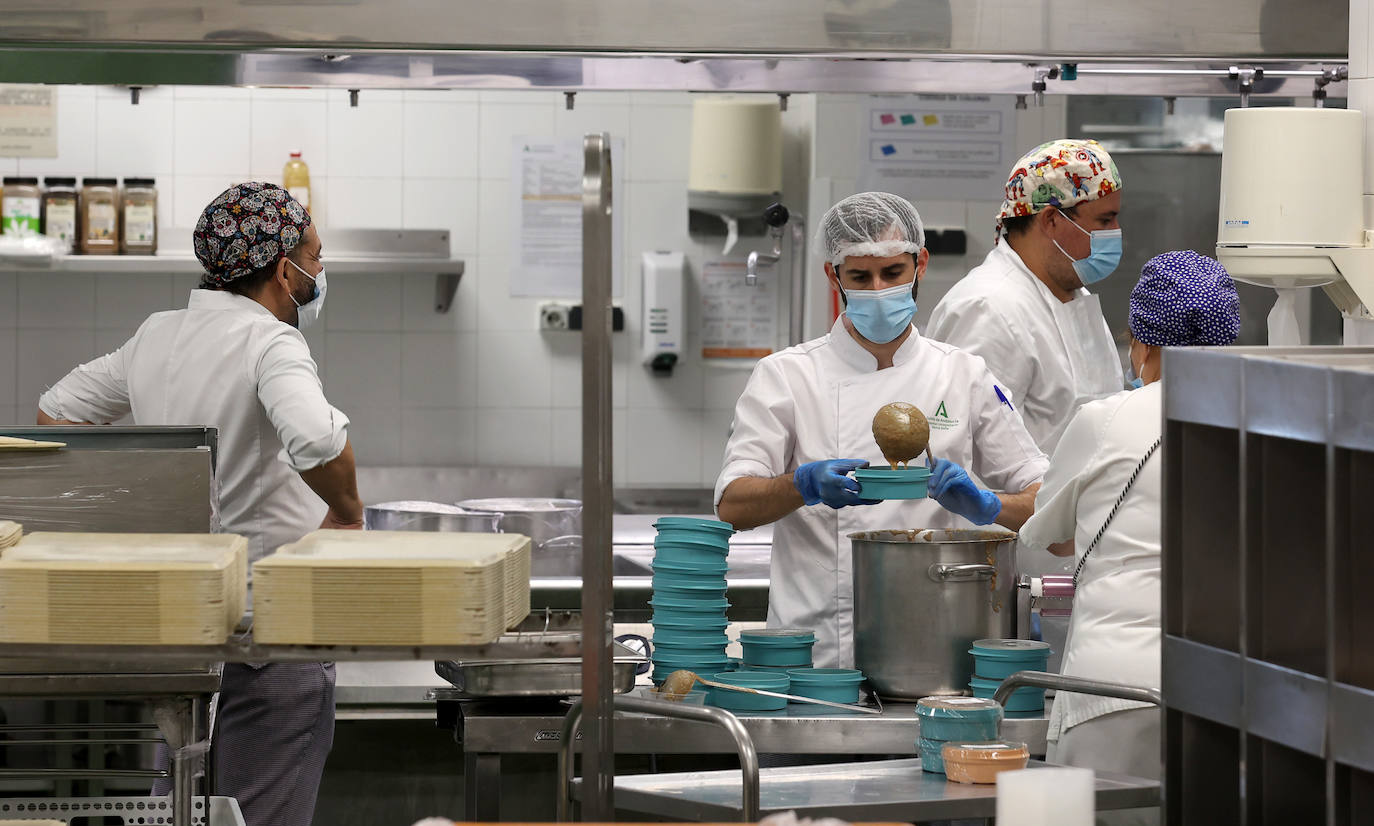 Fotos: así combate el Hospital Reina Sofía de Córdoba el calor