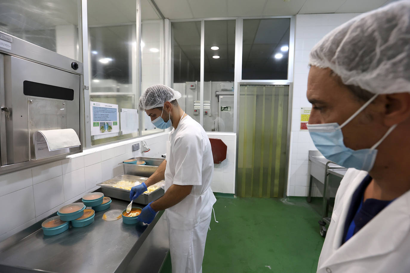 Fotos: así combate el Hospital Reina Sofía de Córdoba el calor