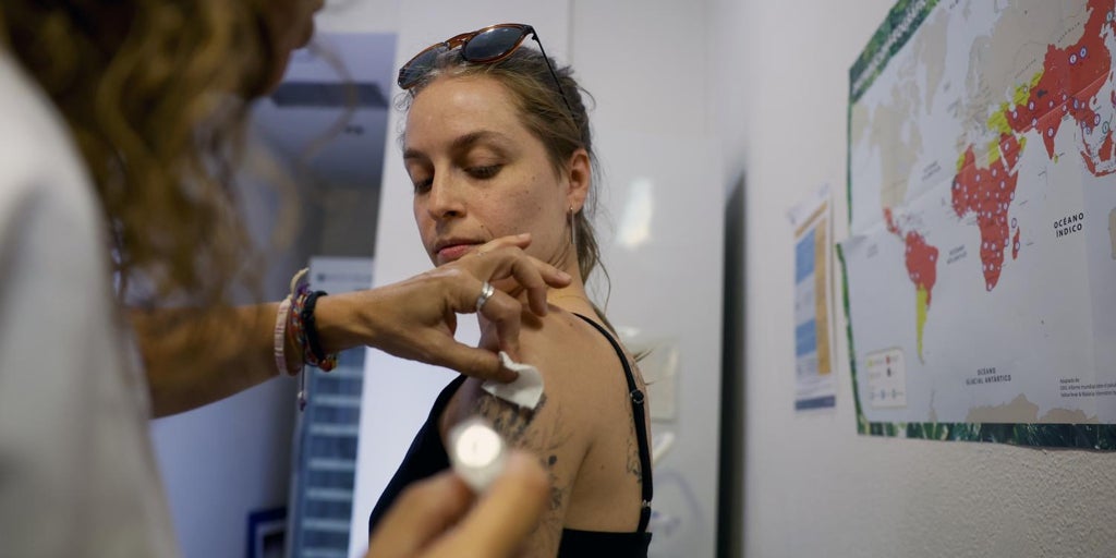Madrid impulsa la vacunación contra la hepatitis A, la fiebre tifoidea y la fiebre amarilla en su Centro Internacional de Salud