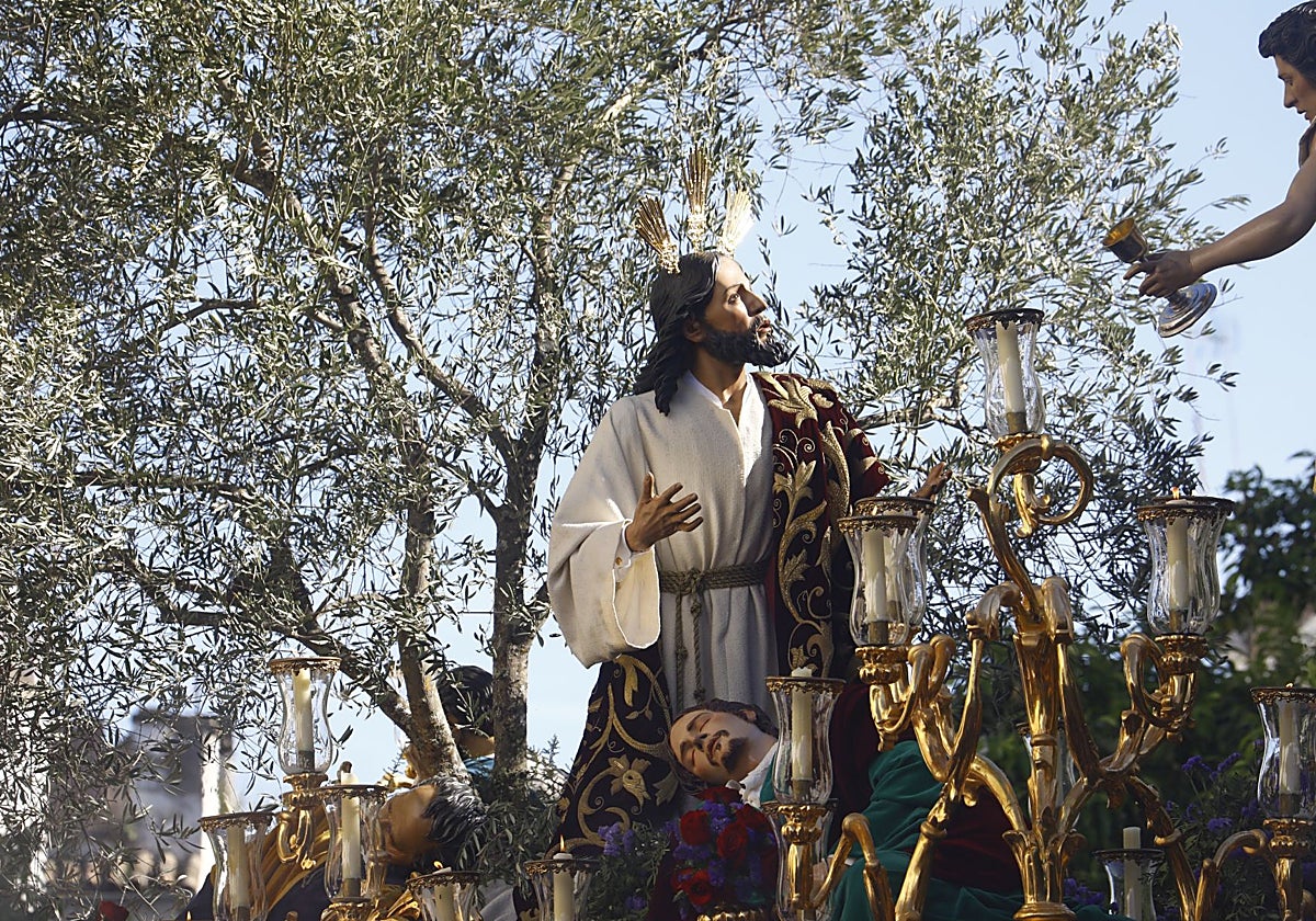 El Señor de la Oración en el Huerto, en su paso un Domingo de Ramos