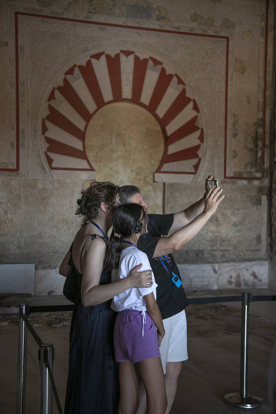 Fotos: la visita al imponente Salón Rico de Medina Azahara