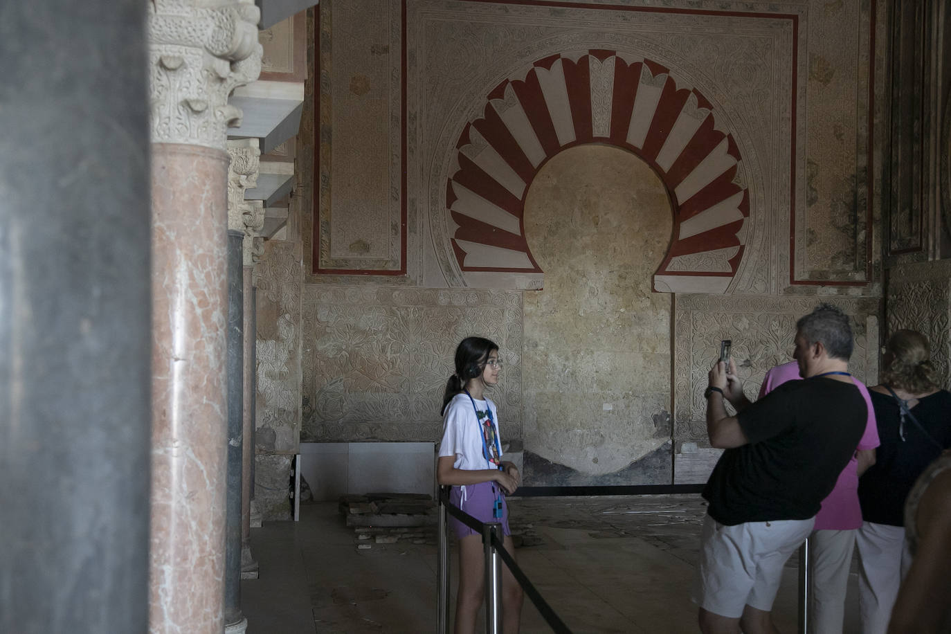 Fotos: la visita al imponente Salón Rico de Medina Azahara