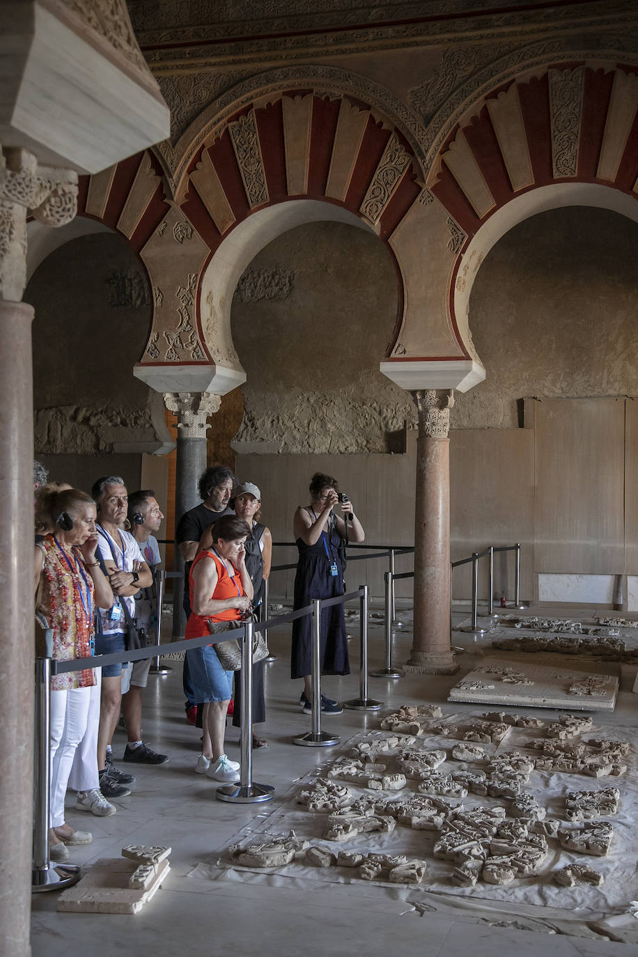 Fotos: la visita al imponente Salón Rico de Medina Azahara
