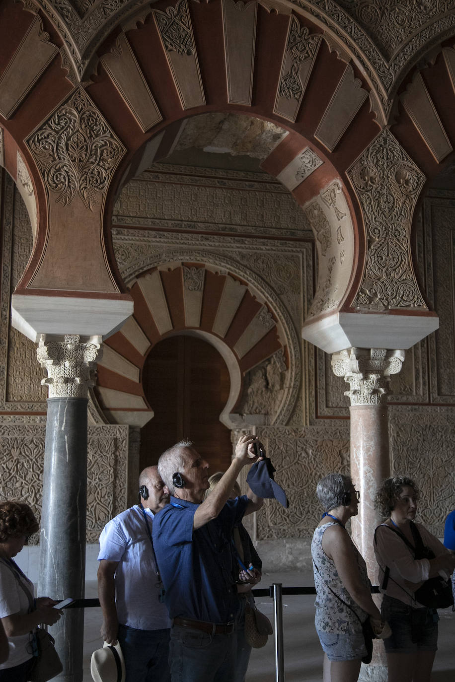 Fotos: la visita al imponente Salón Rico de Medina Azahara