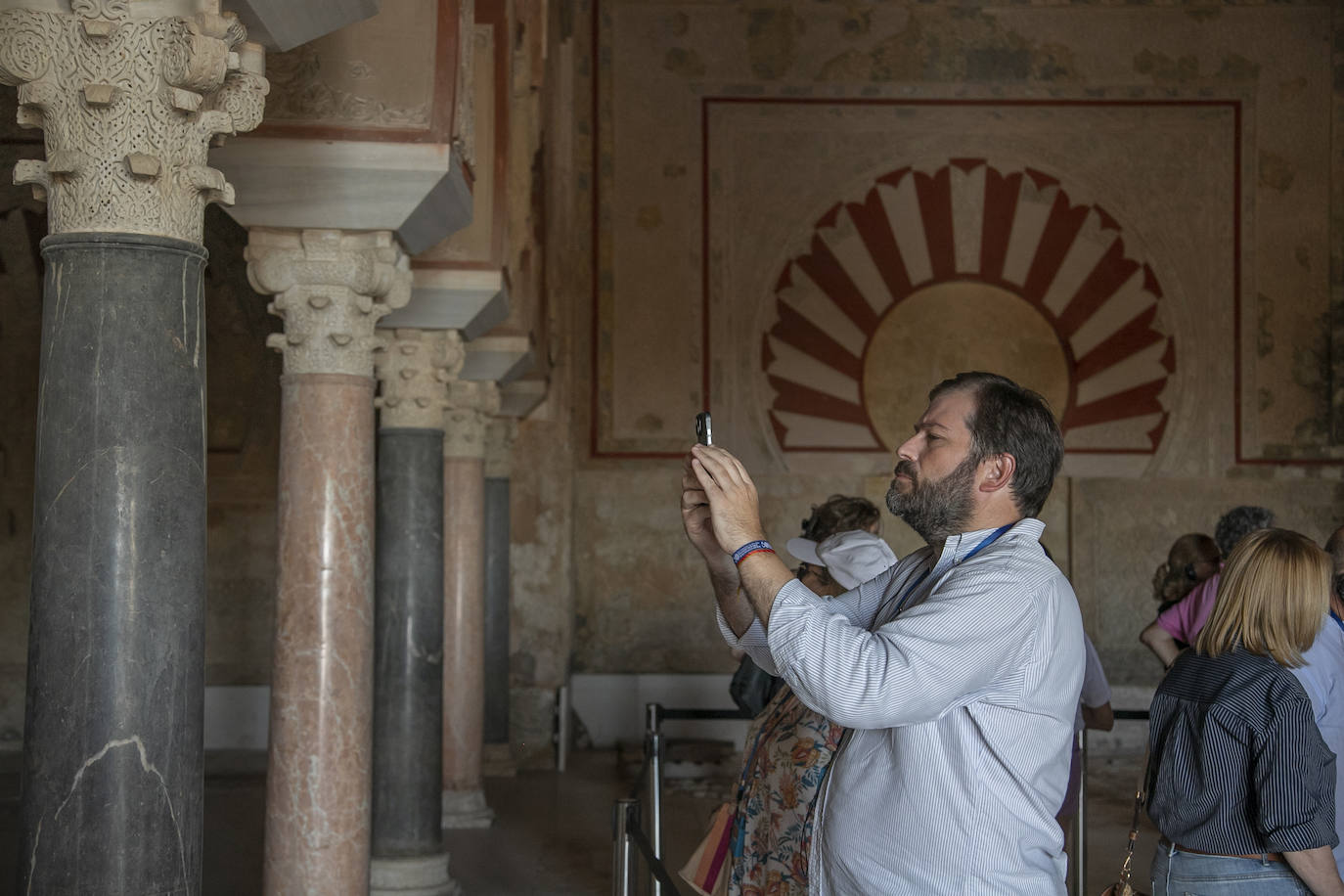 Fotos: la visita al imponente Salón Rico de Medina Azahara