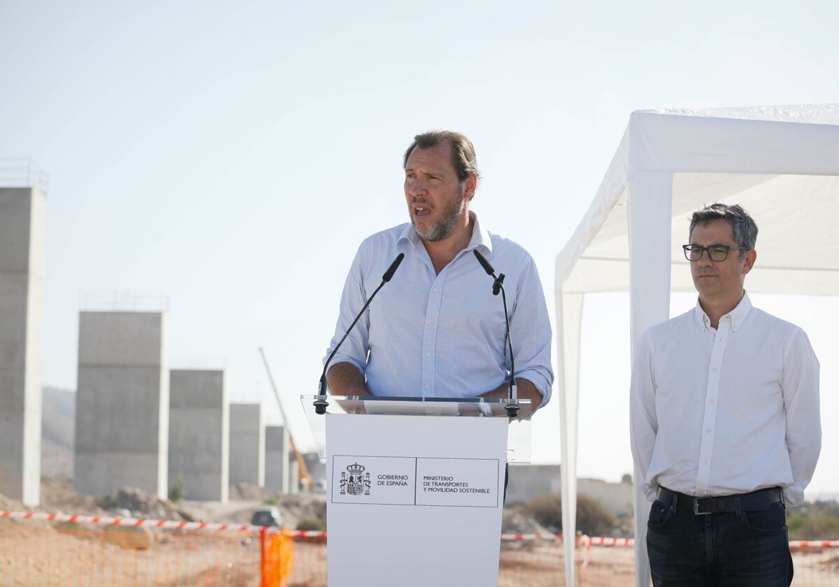 Óscar Puente y Félix Bolaños atienden a los medios tras su visita a las obras de la línea de alta velocidad en Almería