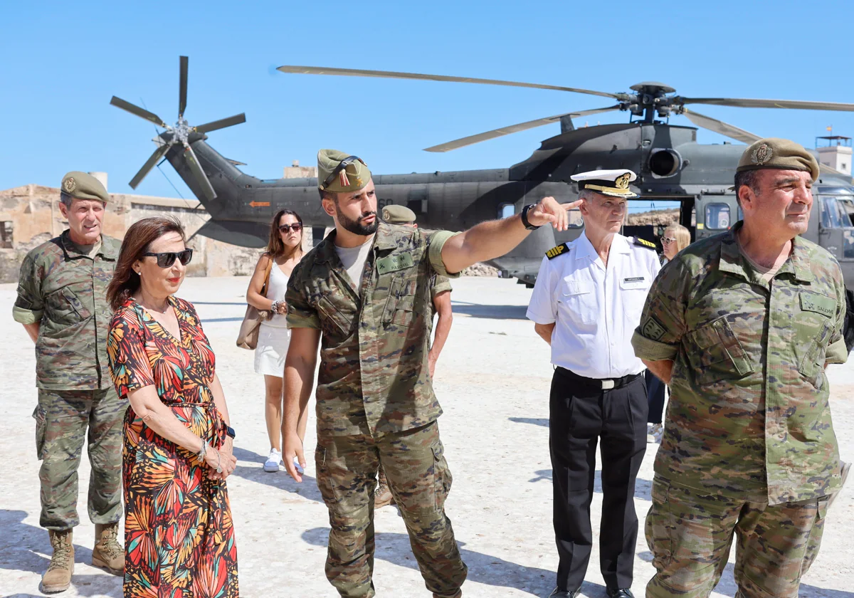 Margarita Robles visita el acuartelamiento de la Isla Isabel II  en Islas Chafarinas, Melilla