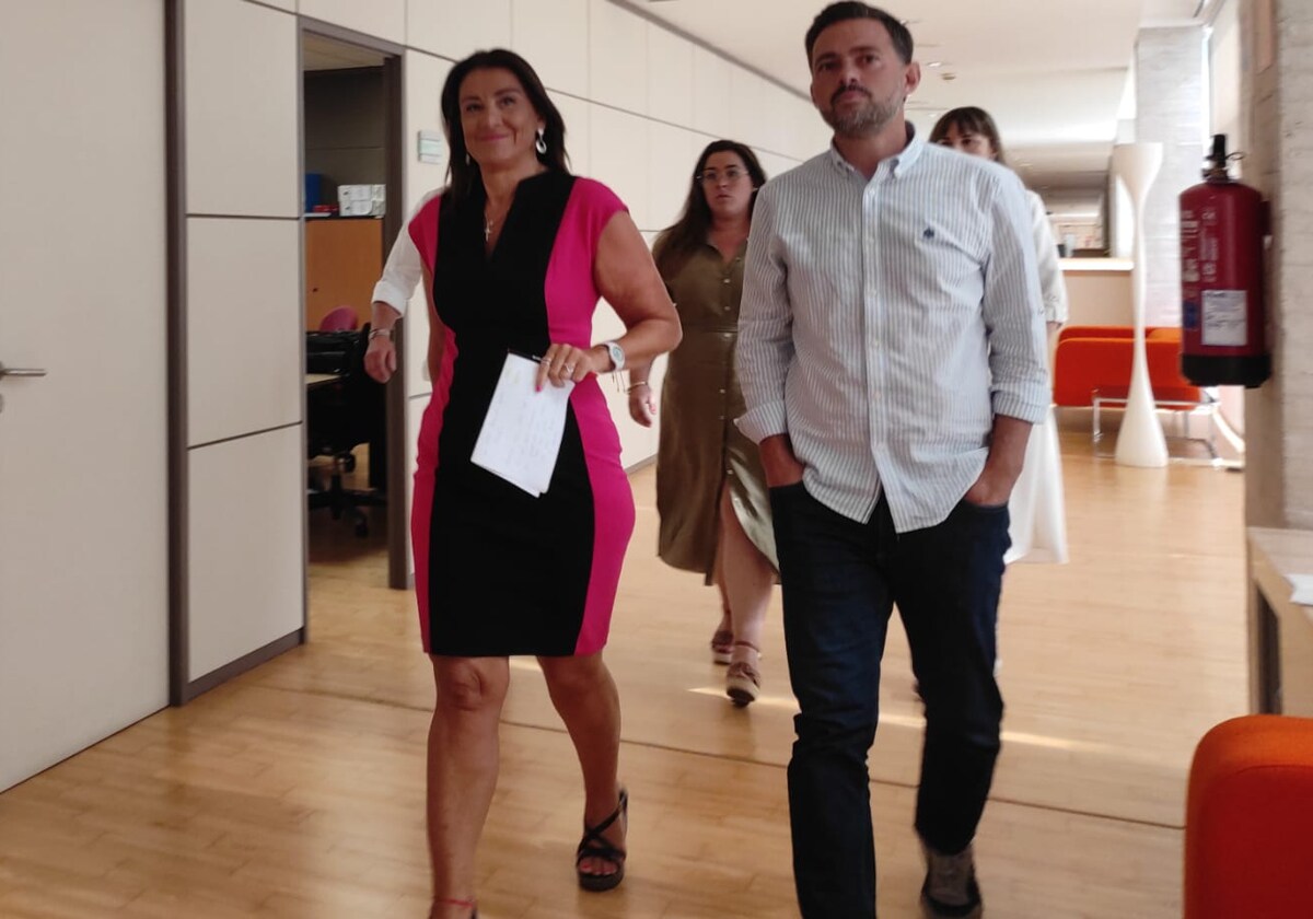 La secretaria de Organización del PSOE de Castilla y León, Ana Sánchez, y otros miembros del partido antes de la rueda de prensa